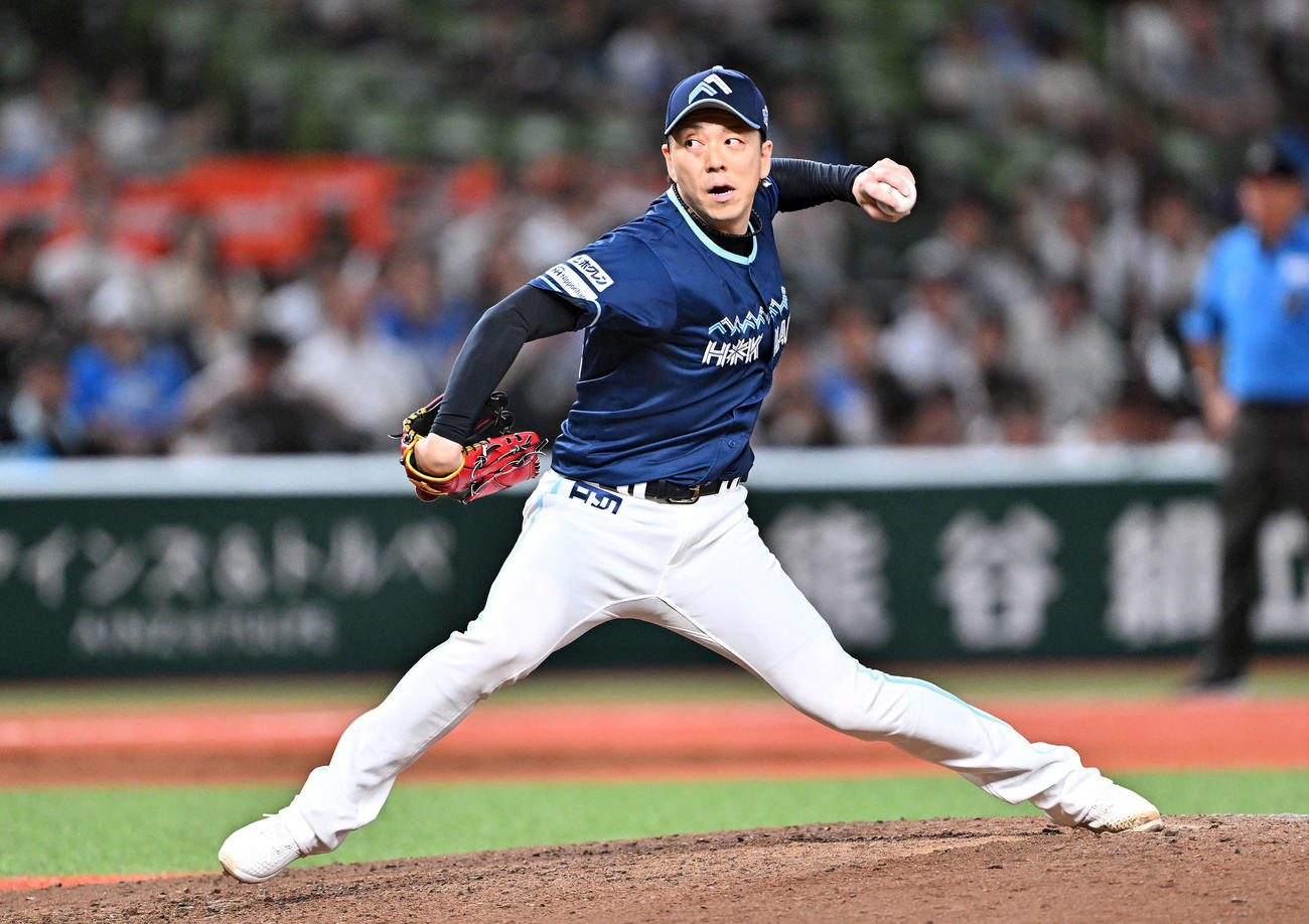 西武対日本ハム　9回裏、日本ハム4番手で登板し試合を締めた宮西（撮影・滝沢徹郎）