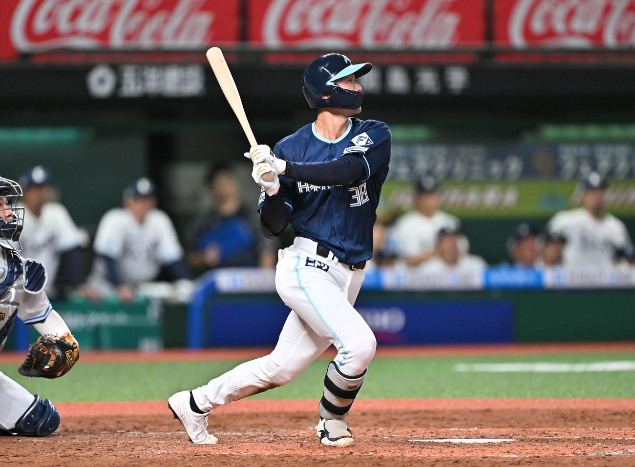西武対日本ハム　3回表日本ハム無死一塁、石井は右翼に適時三塁打を放つ（撮影・滝沢徹郎）