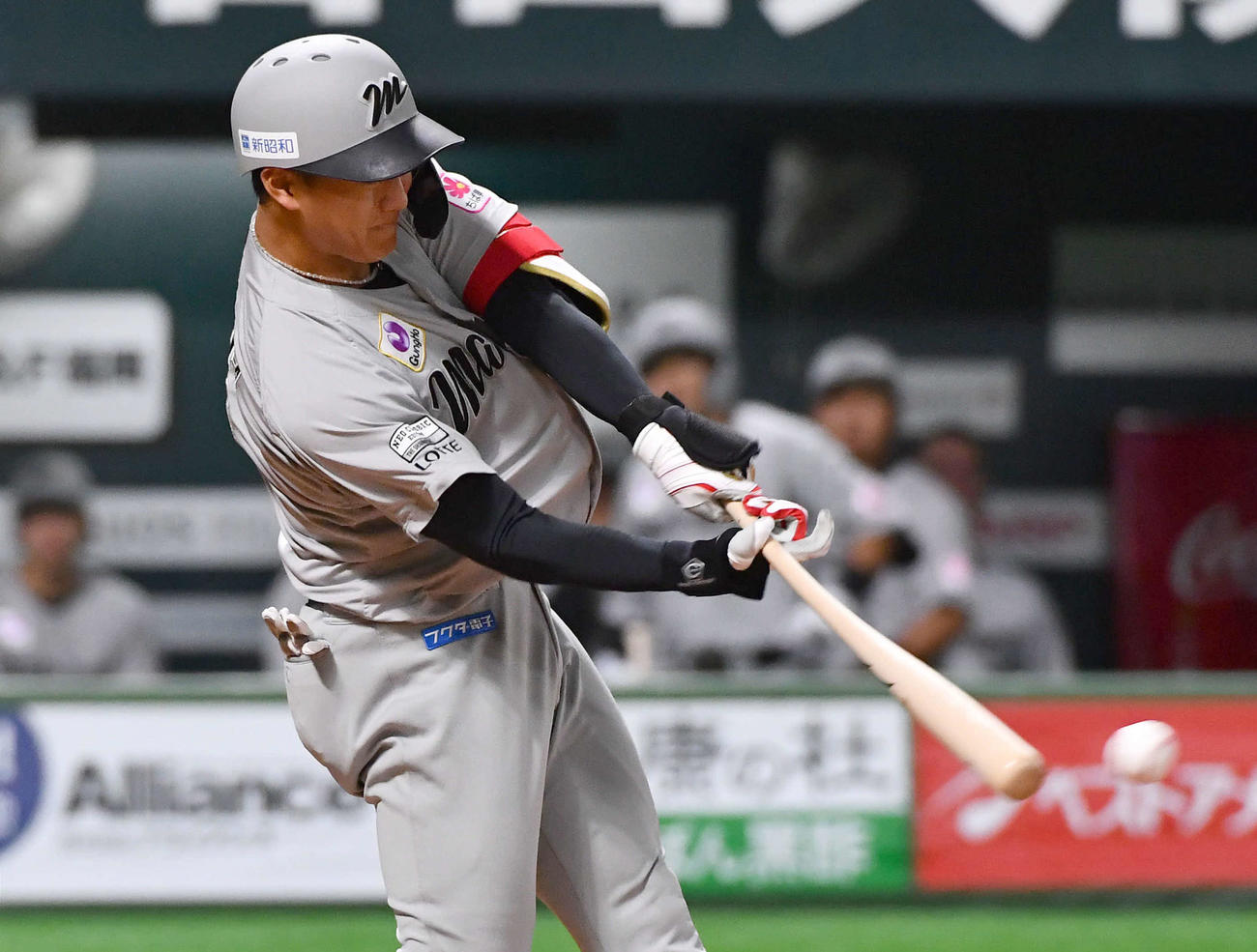 ソフトバンク対ロッテ　4回表ロッテ1死、西川は中前安打を放つ（撮影・岩下翔太）