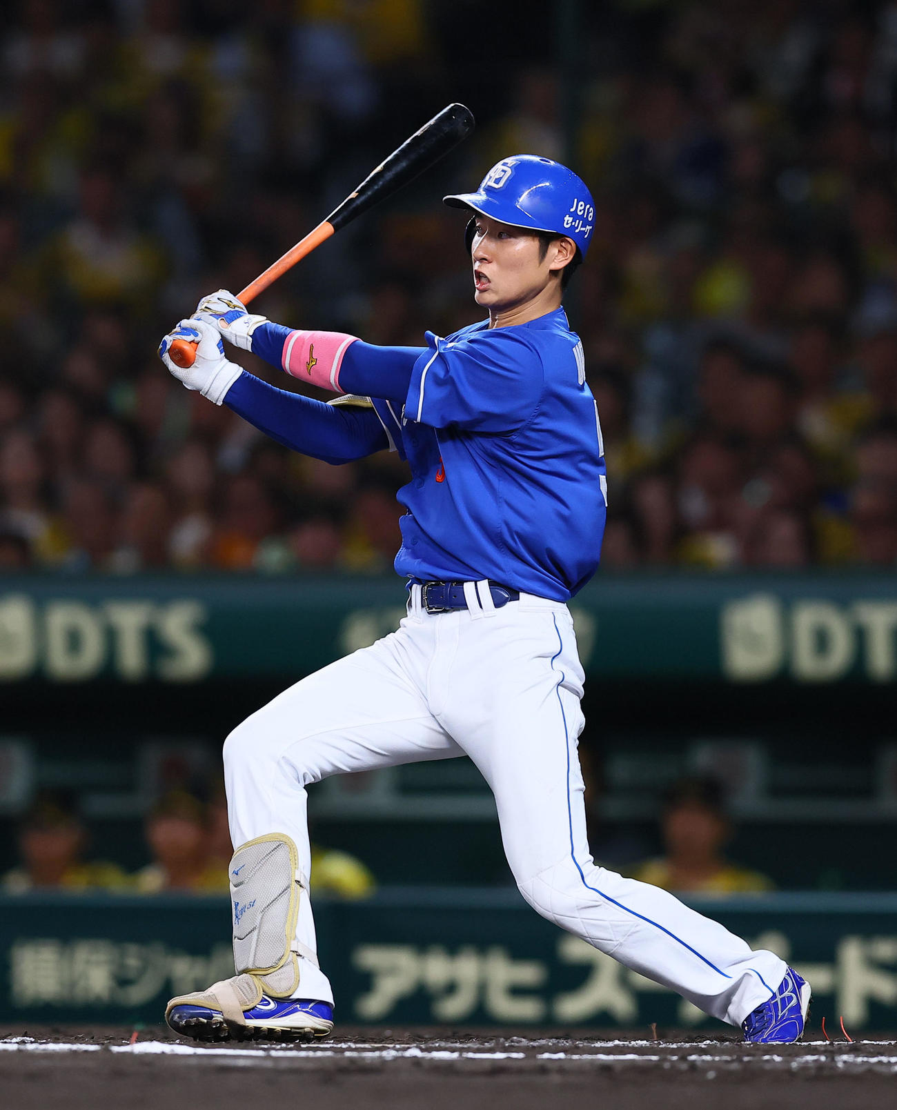 阪神対中日　6回表中日2死一、三塁、上林は右中間に先制の2点適時二塁打を放つ（撮影・藤尾明華）