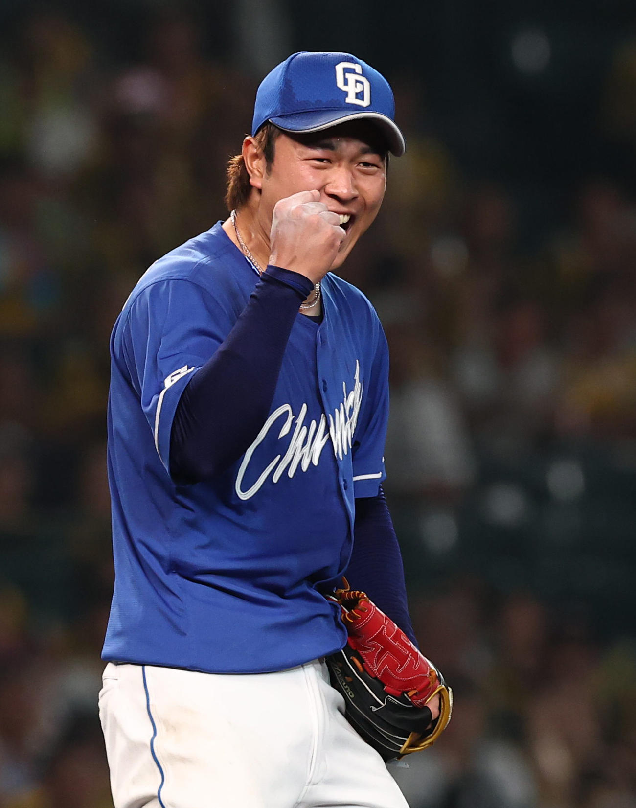 阪神対中日　完封勝利した高橋宏はガッツポーズする（撮影・上田博志）