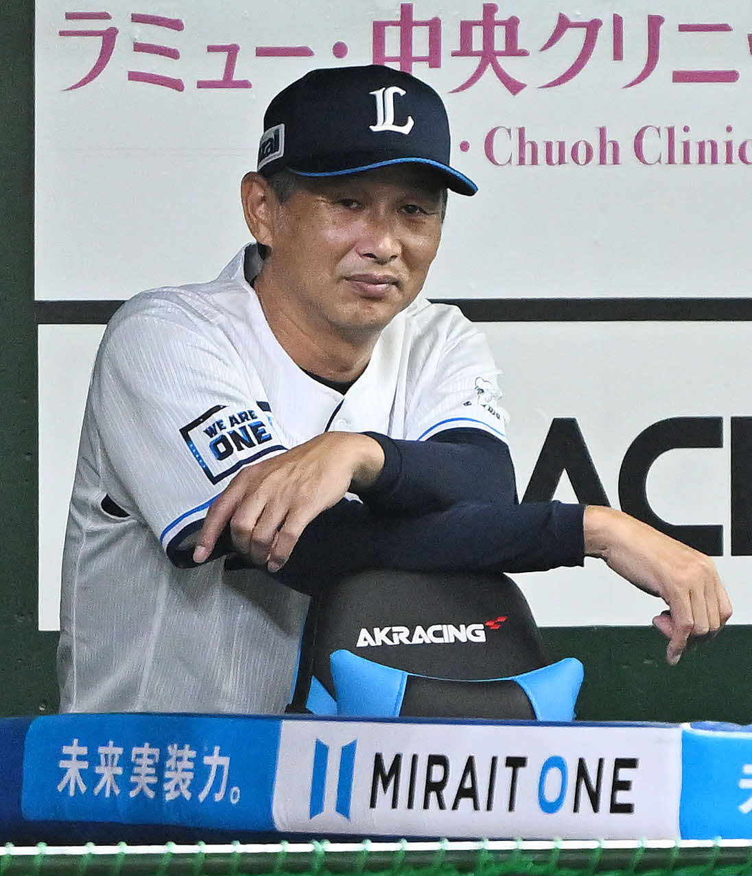 西武対日本ハム　9回裏、戦況を見守る西武西口監督（撮影・滝沢徹郎）