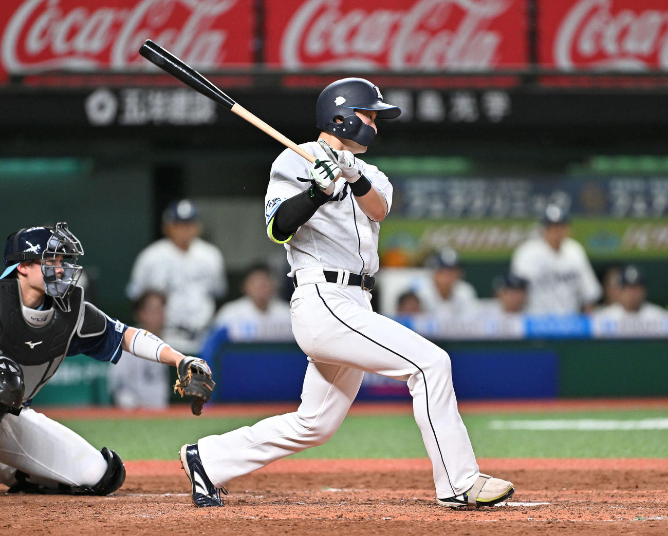 西武対日本ハム　3回裏西武1死一、三塁、山村は適時打を放つ（撮影・滝沢徹郎）
