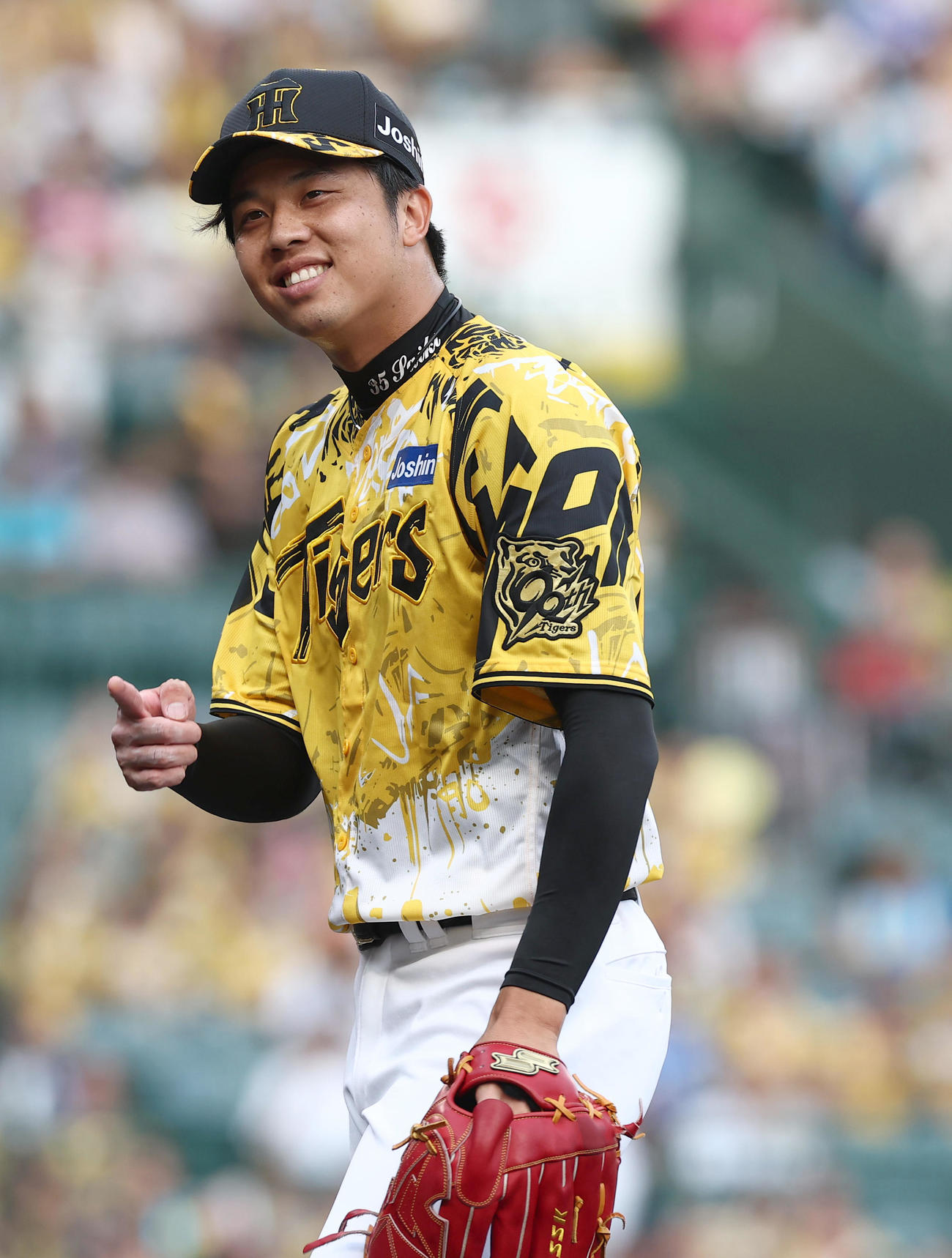 阪神対中日　初回を無失点に抑え笑顔を見せる才木（撮影・上田博志）
