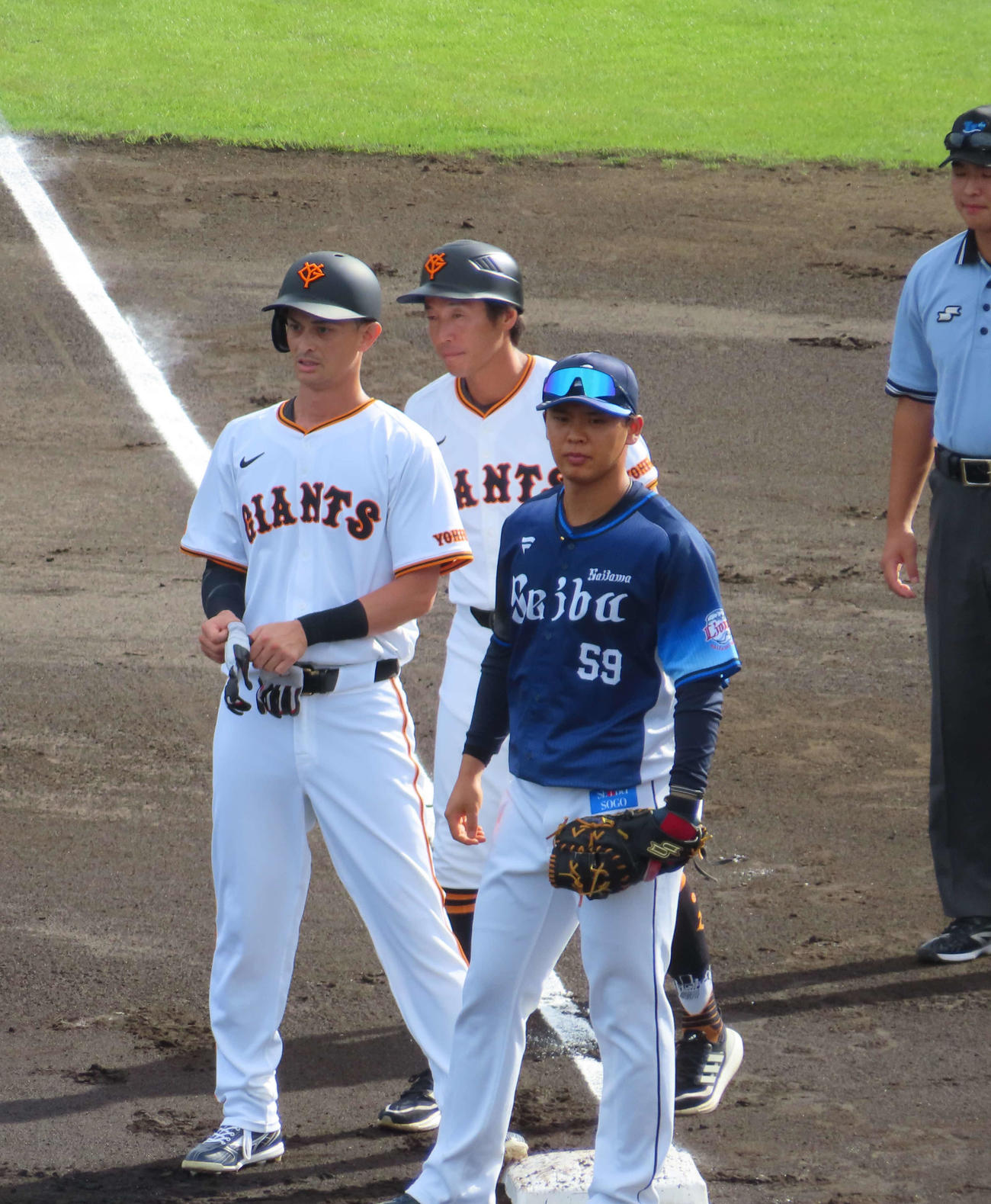 西武との3軍戦で四球を選び出塁する巨人乙坂（撮影・水谷京裕）