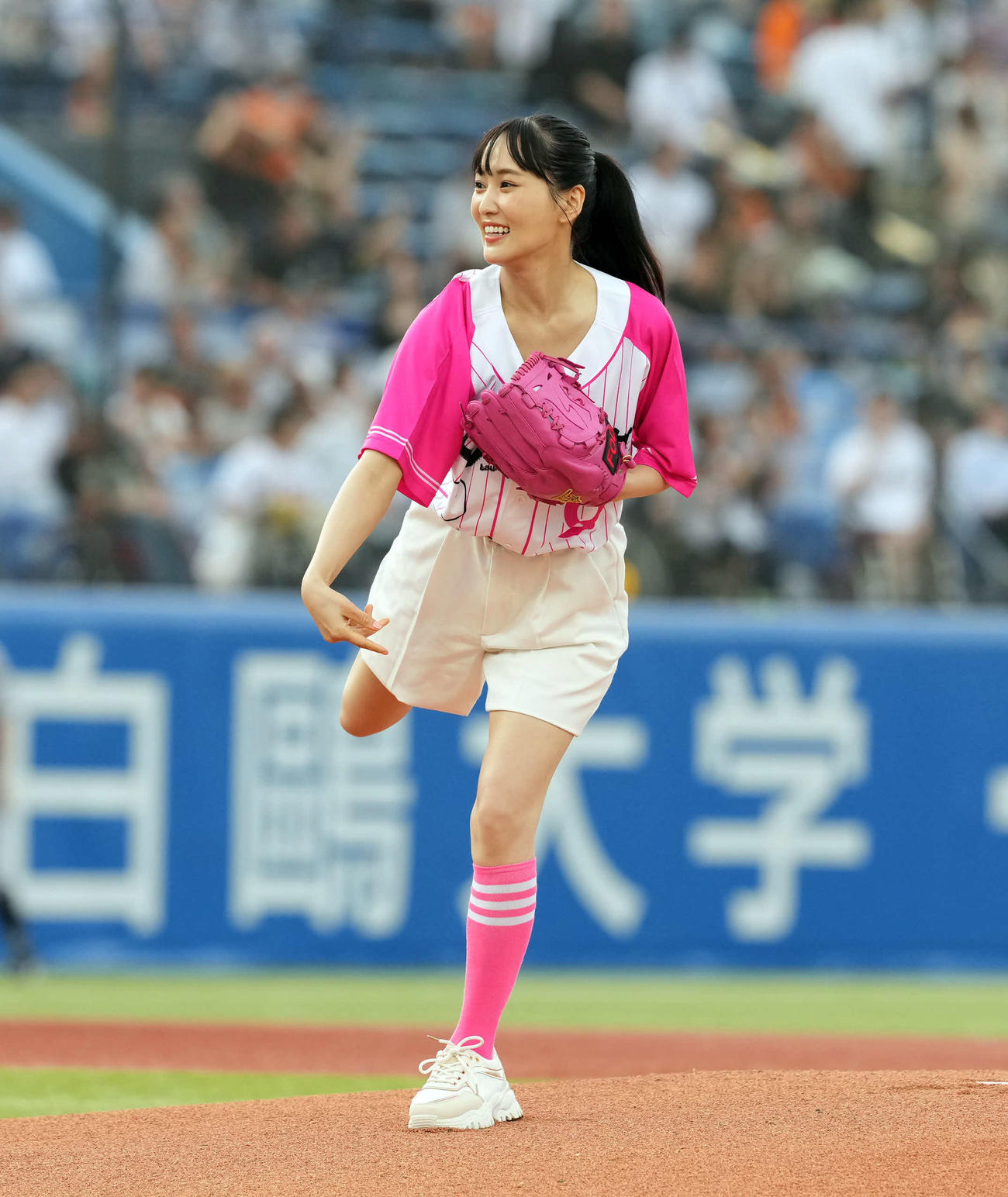 ヤクルト対巨人　ファーストピッチセレモニーを務めた菅井友香（撮影・たえ見朱実）