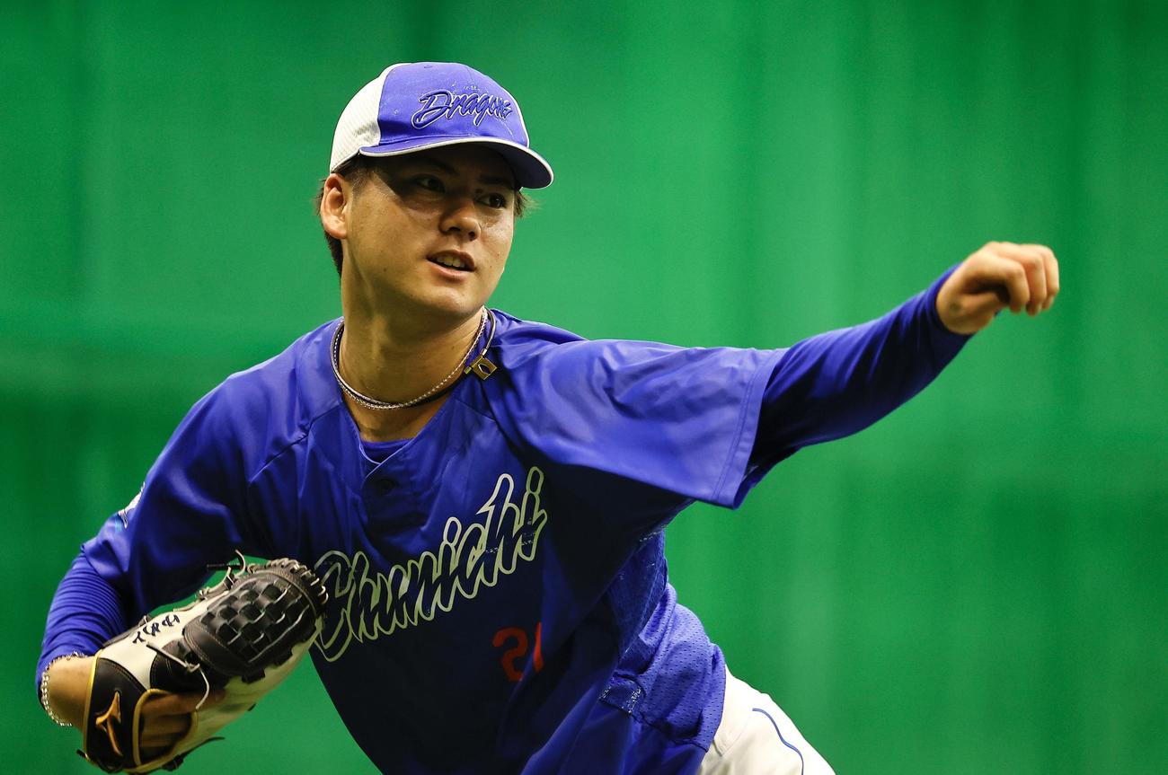 阪神対中日　キャッチボールする中日金丸（撮影・藤尾明華）