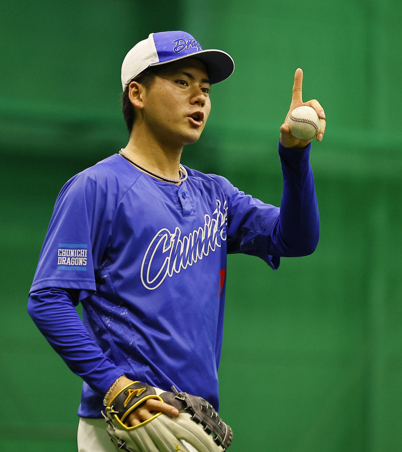 阪神対中日　キャッチボールをする中日金丸（撮影・藤尾明華）