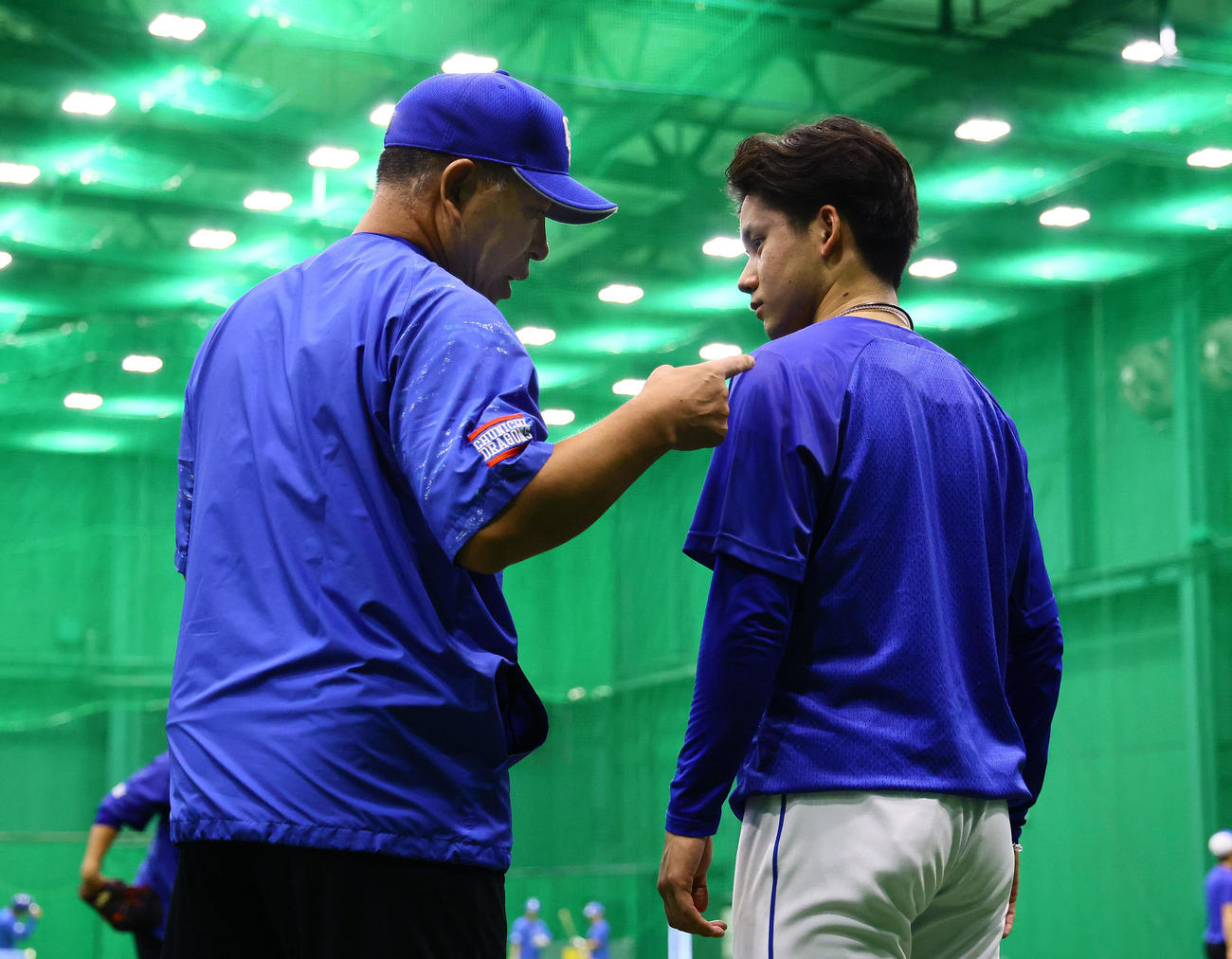 阪神対中日　試合が中止となり、井上監督（左）と話しをする中日金丸（撮影・藤尾明華）
