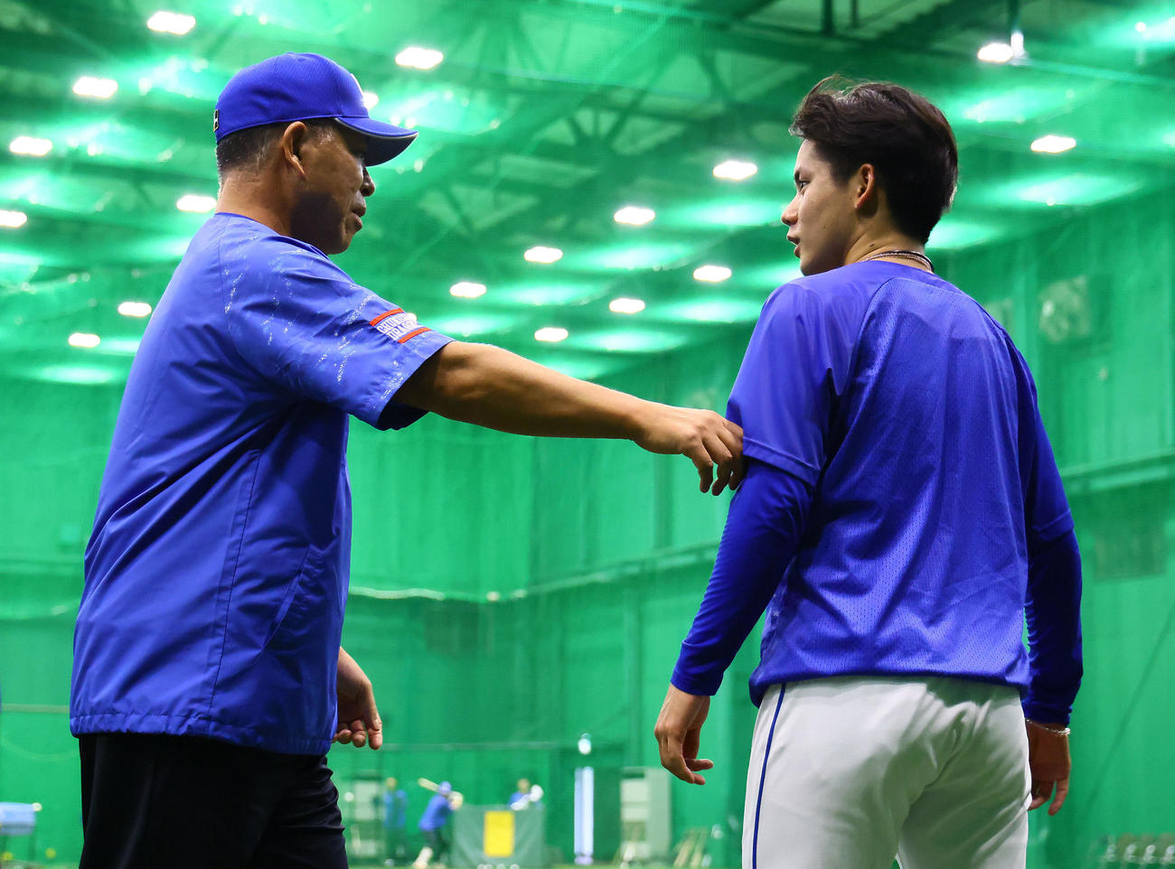 阪神対中日　試合が中止となり、井上監督（左）と話しをする中日金丸（撮影・藤尾明華）