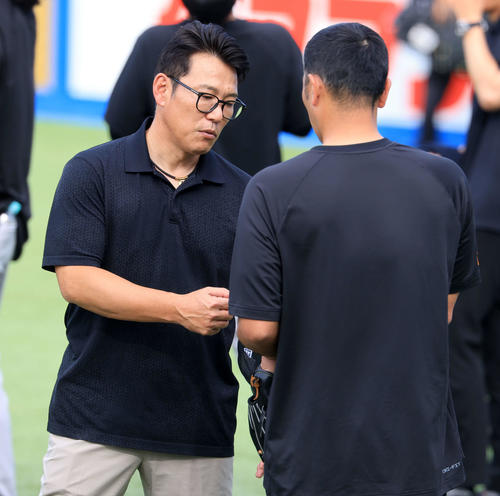 侍ジャパン】井端弘和監督が巨人岡本、ヤクルト村上選考に「来年3月に