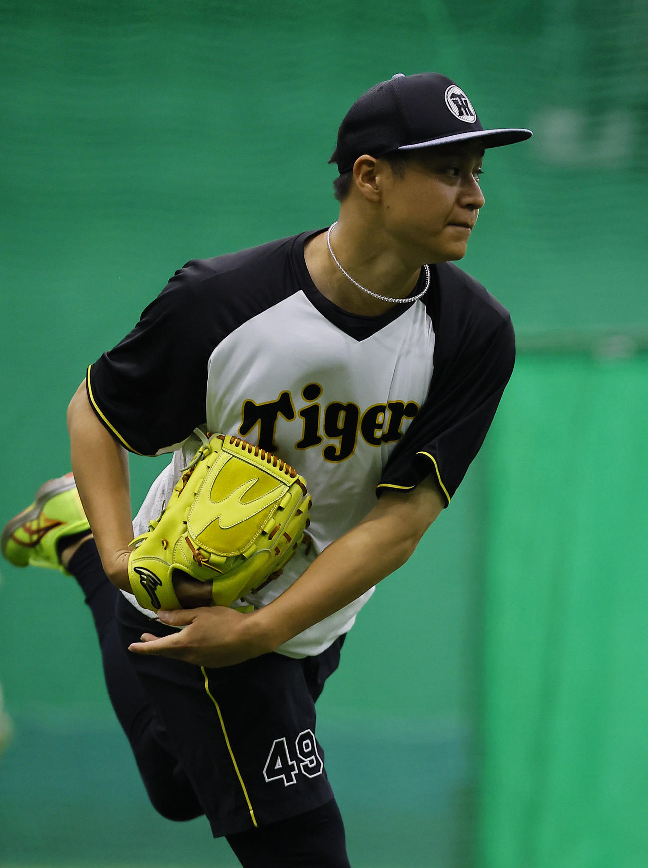 阪神対中日　キャッチボールをする阪神大竹（撮影・藤尾明華）