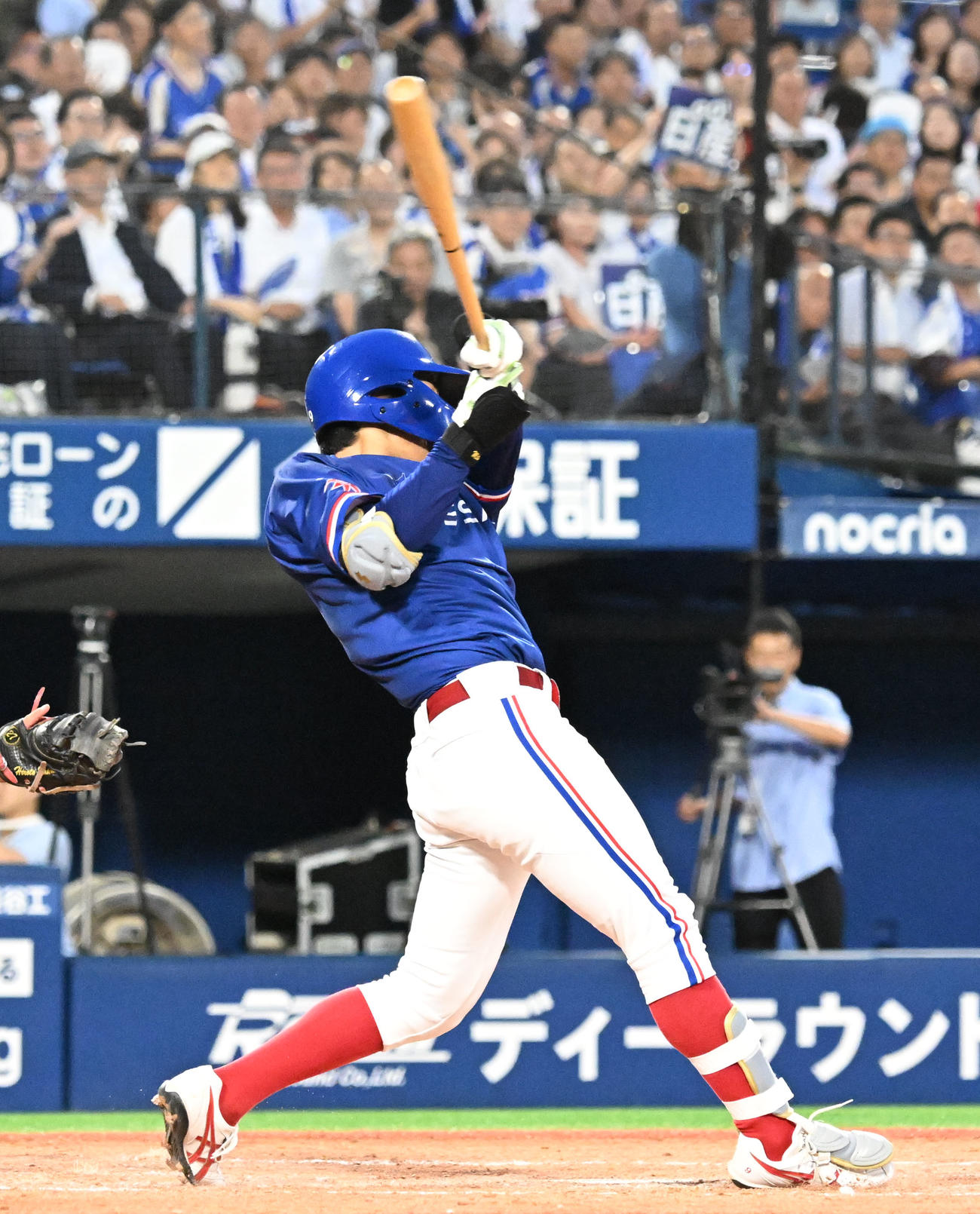 第96回都市対抗野球大会西関東予選　4回裏日産1死二塁、宮原が右前に同点適時打を放つ（撮影・千葉一成）