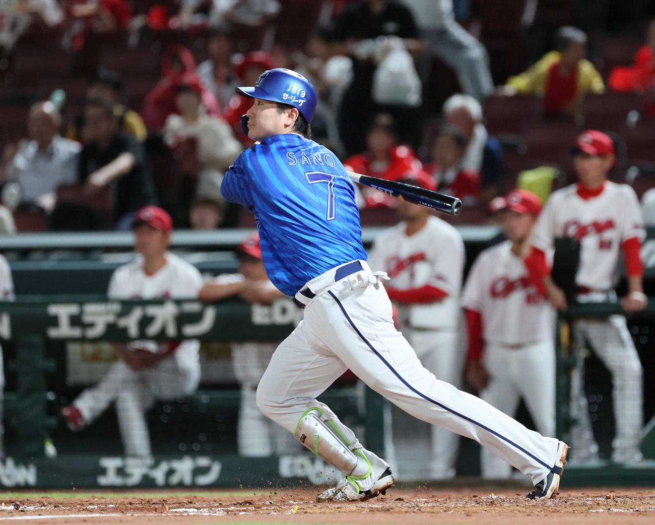 広島対DeNA 4回表DeNA無死一塁、佐野は安打を放つ（撮影・加藤孝規）