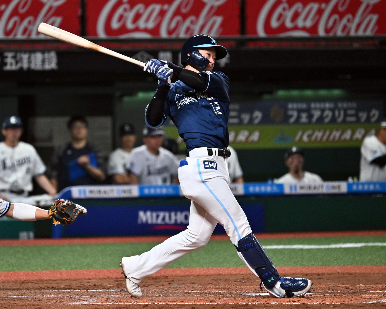 西武対日本ハム　8回表日本ハム2死、矢沢は右前打を放つ（撮影・滝沢徹郎）