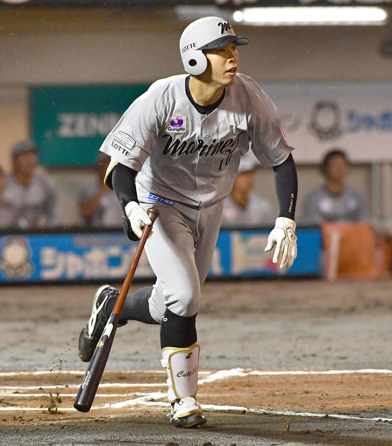ソフトバンク対ロッテ　6回表ロッテ無死一塁、上田は右越え2点本塁打を放つもこの回途中でコールドとなり、本塁打は幻となる（撮影・岩下翔太）