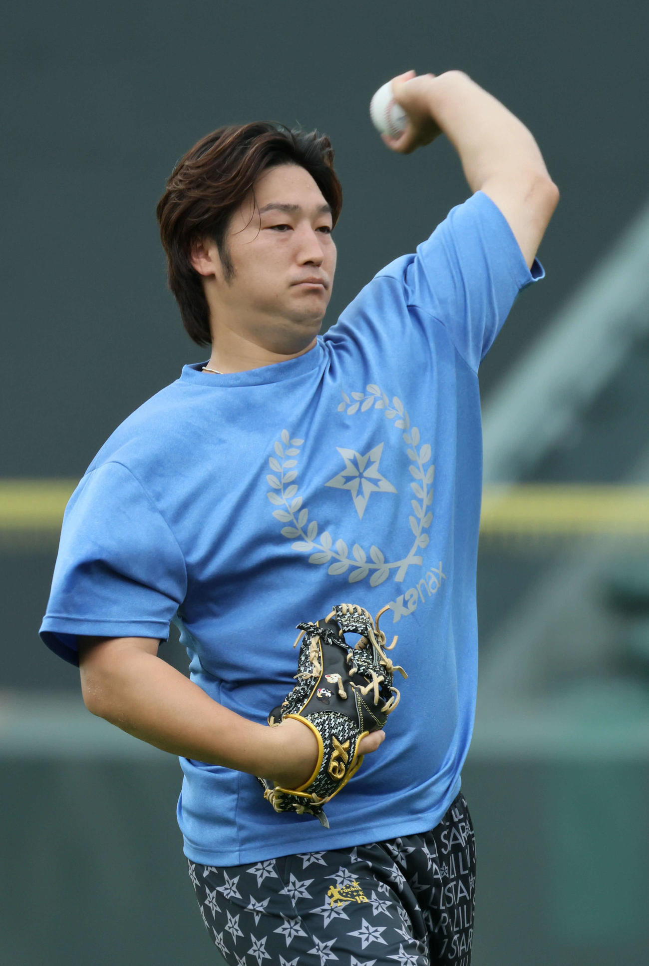 キャッチボールをする床田（撮影・加藤孝規）