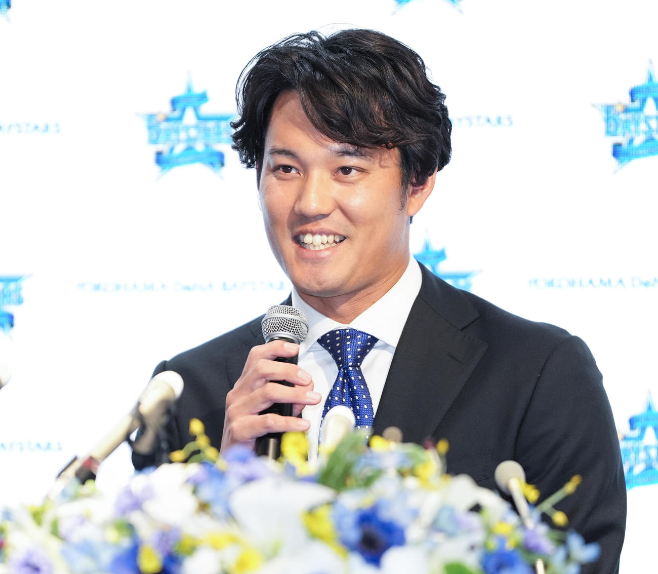 入団会見で笑顔のDeNA藤浪（撮影・鈴木みどり）