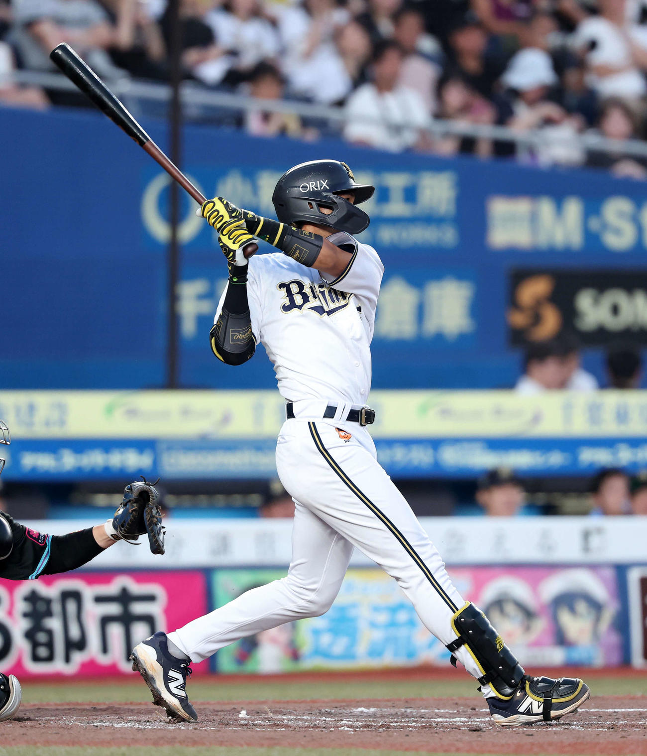 ロッテ対オリックス　3回表オリックス1死一、二塁、宗は左前適時打を放つ（撮影・鈴木正人）