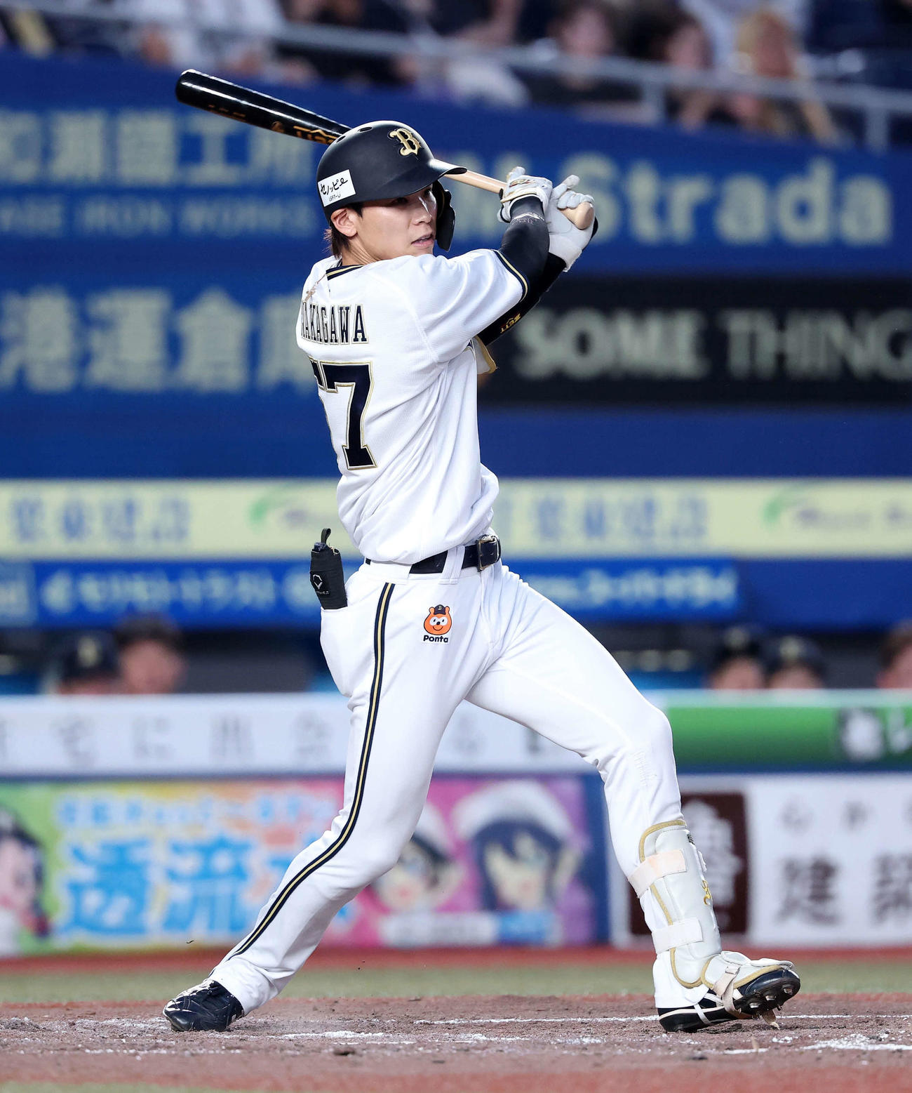 ロッテ対オリックス　4回表オリックス2死、中川は右前打を放つ（撮影・鈴木正人）