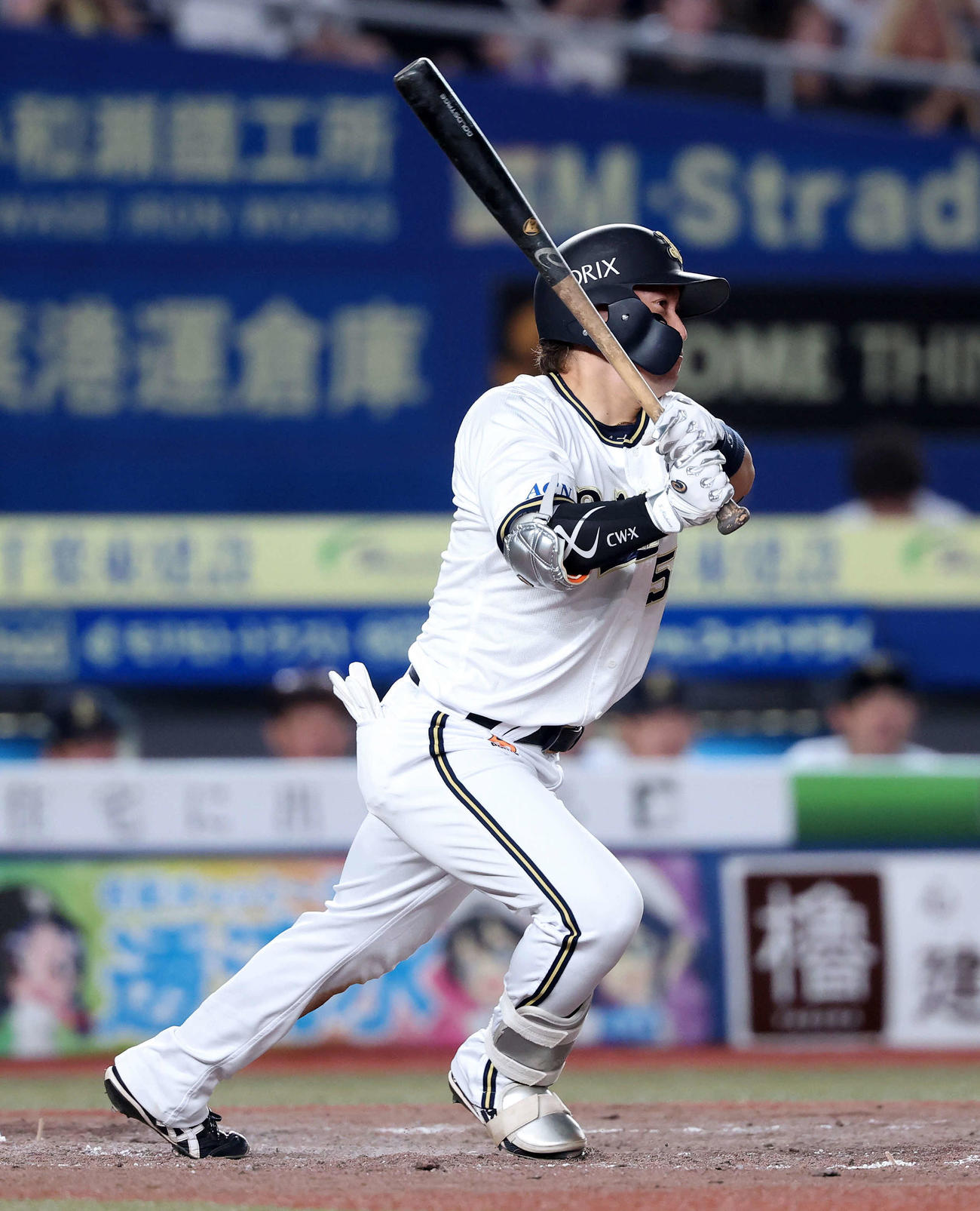 ロッテ対オリックス　5回表オリックス2死二、三塁、西野は右前適時打を放つ（撮影・鈴木正人）
