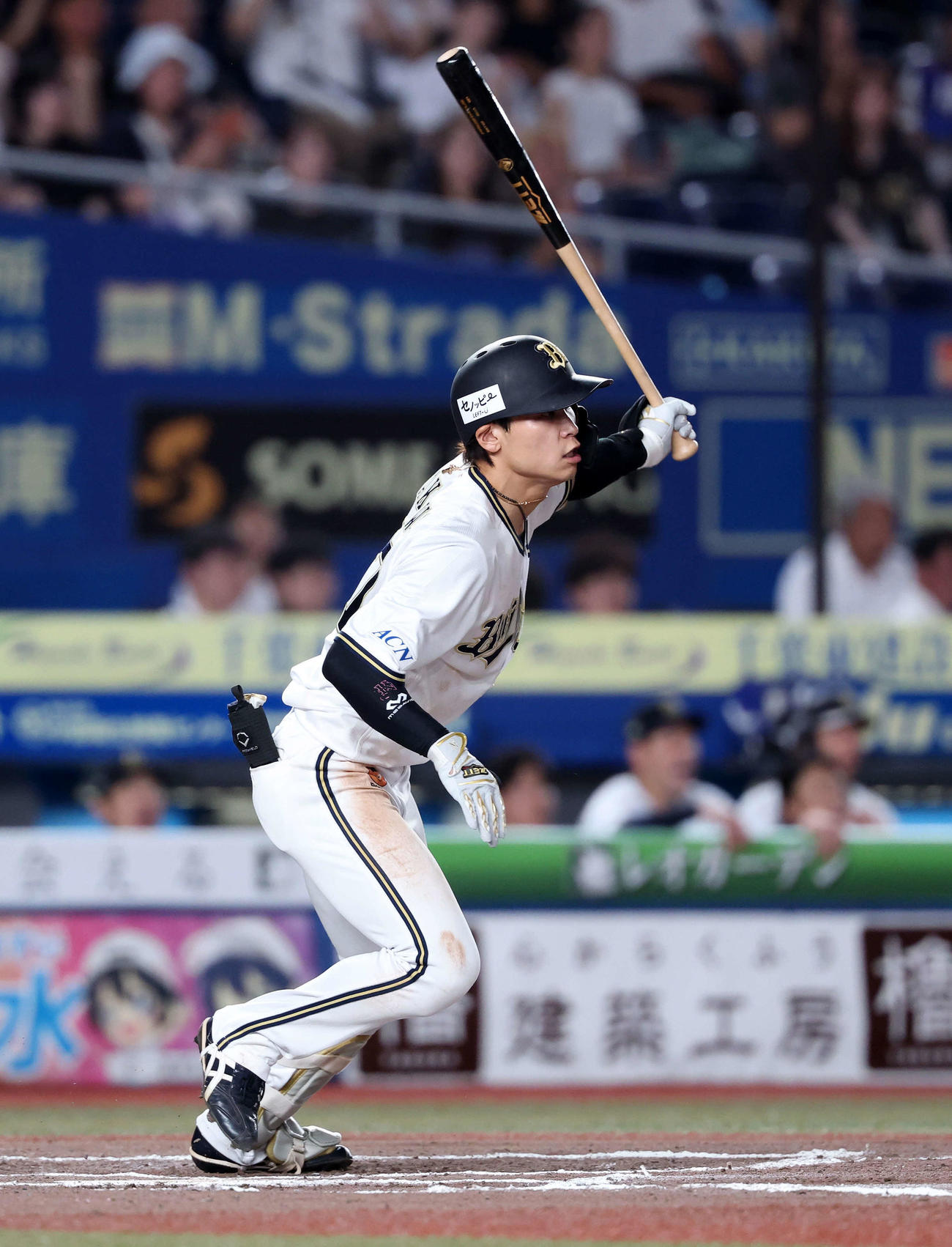 ロッテ対オリックス　10回表オリックス1死二、三塁、中川は中越え適時二塁打を放つ（撮影・鈴木正人）
