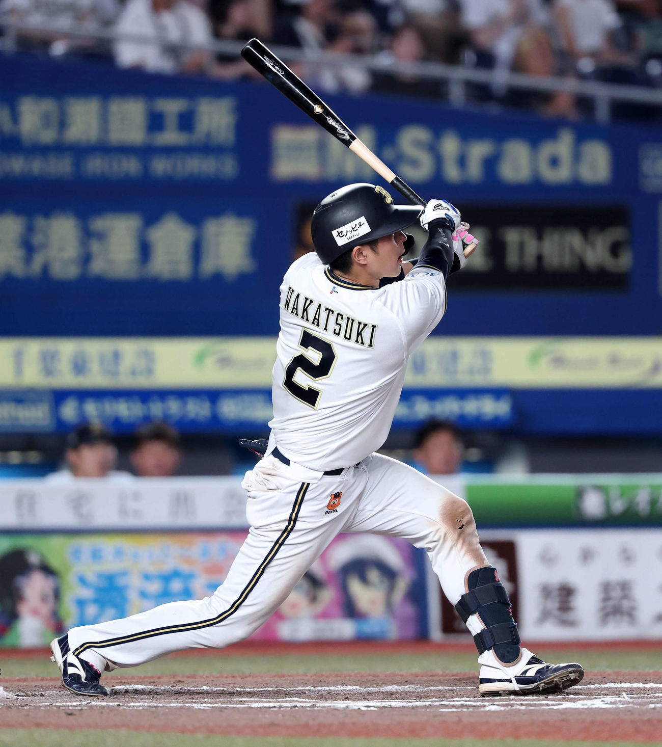 ロッテ対オリックス　10回表オリックス1死二塁、若月は左越え適時三塁打を放つ（撮影・鈴木正人）