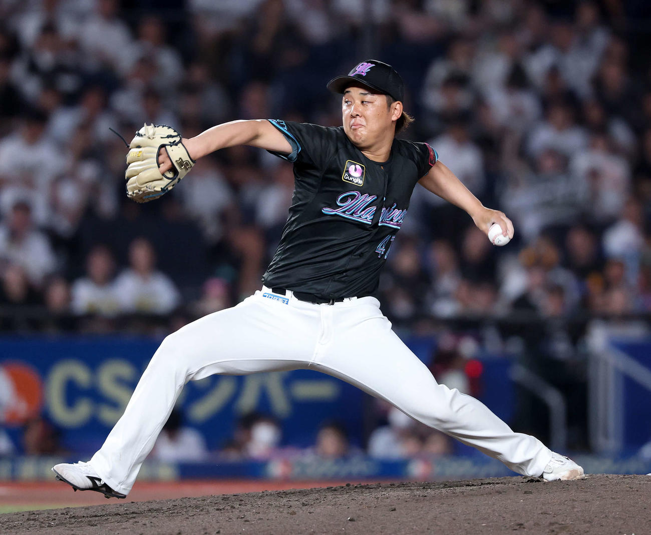 ロッテ対オリックス　力投するロッテ5番手の鈴木（撮影・鈴木正人）