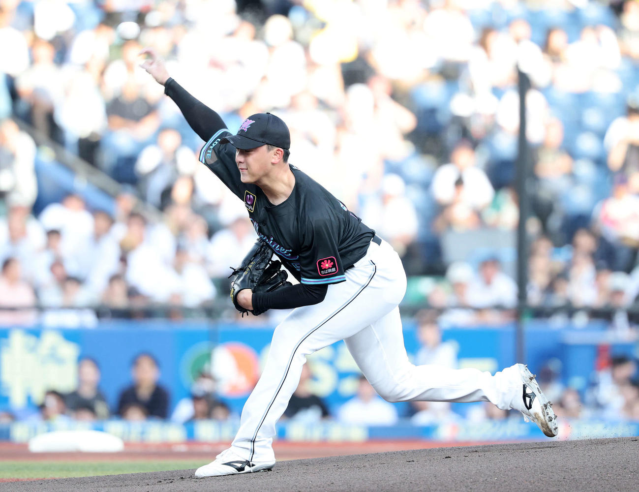 ロッテ対オリックス　力投するロッテ先発の田中晴（撮影・鈴木正人）