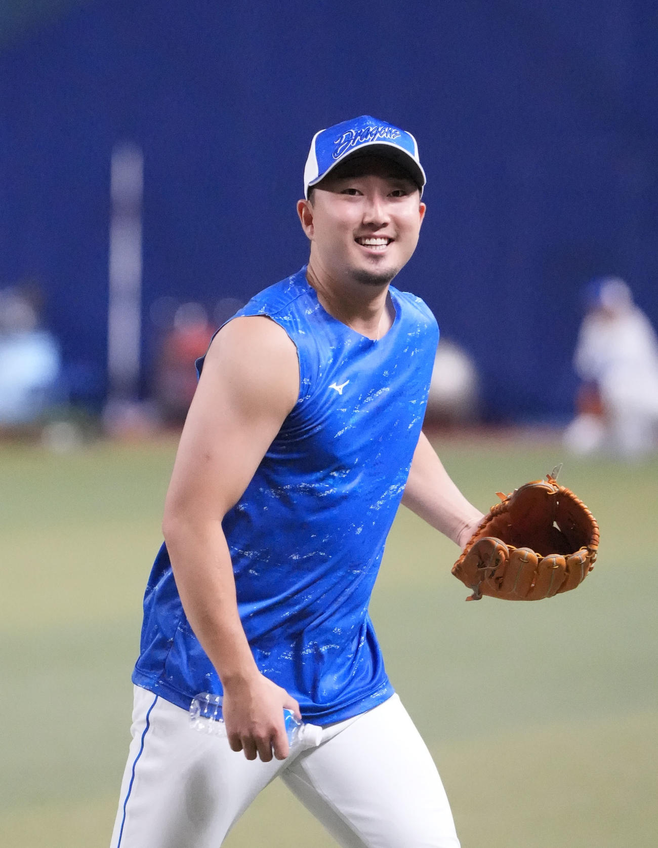 試合前、練習を終え引き揚げる藤嶋（撮影・森本幸一）
