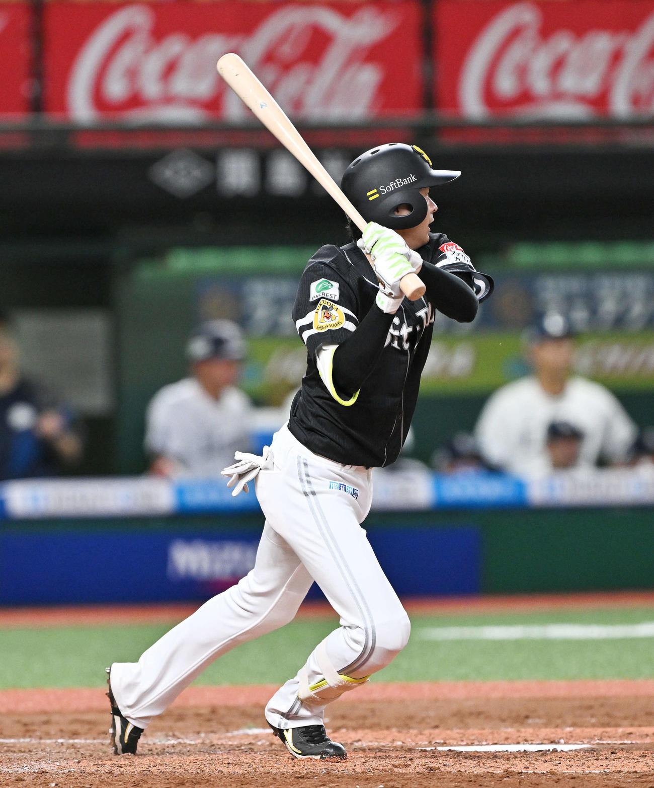 西武対ソフトバンク　4回表ソフトバンク無死、川瀬は左前打を放つ（撮影・滝沢徹郎）