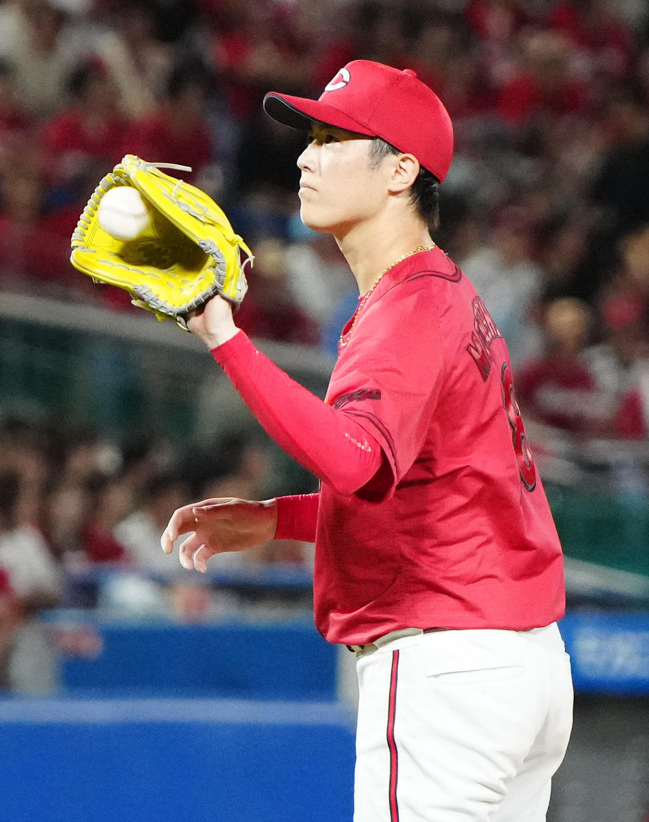 ヤクルト対広島　5回裏ヤクルト1死三塁、内山に適時二塁打を浴びた森下（撮影・江口和貴）