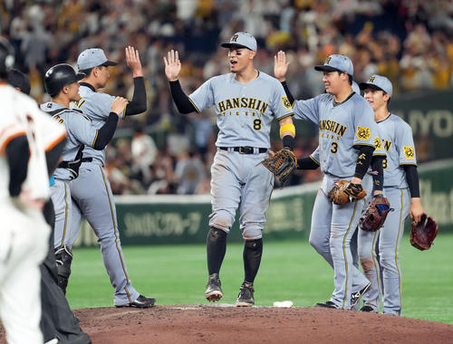 データ】阪神が88試合目で2位巨人と今季最大の10ゲーム差 03年、08年