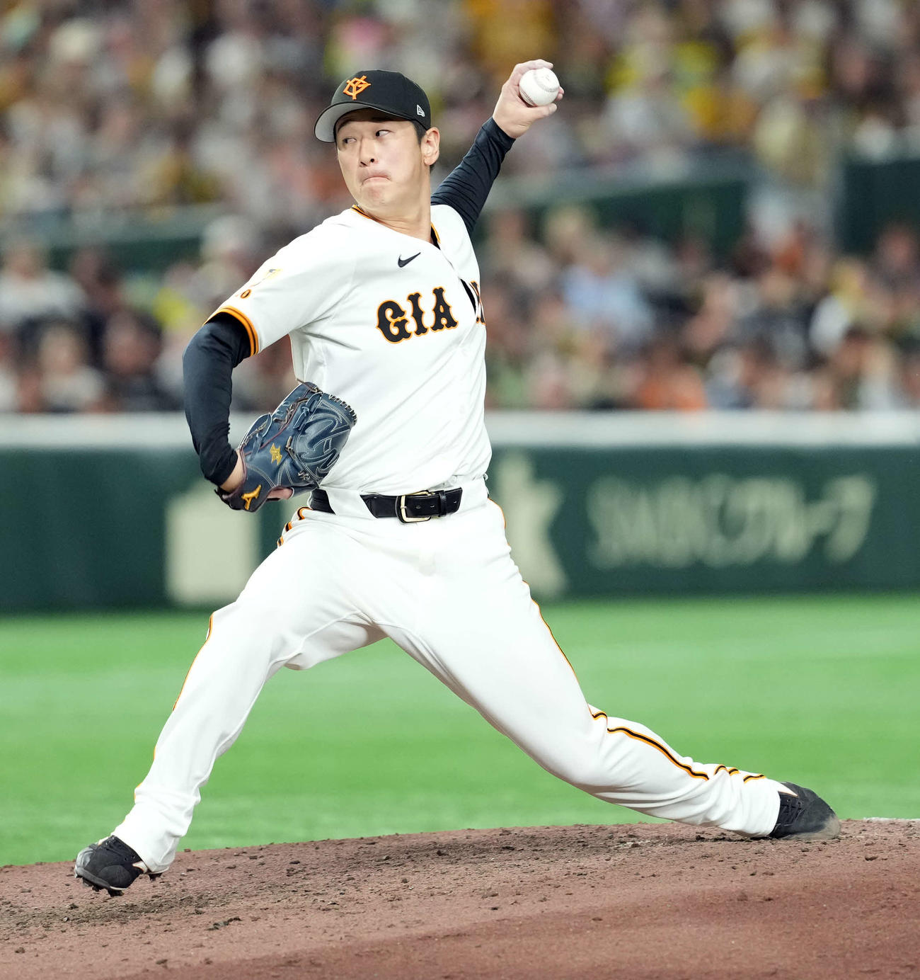 巨人対阪神　8回からマウンドに上がった巨人中川（撮影・たえ見朱実）