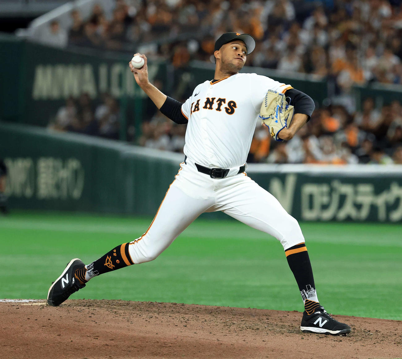 巨人対阪神　9回表阪神の攻撃を抑えたマルティネス（撮影・浅見桂子）