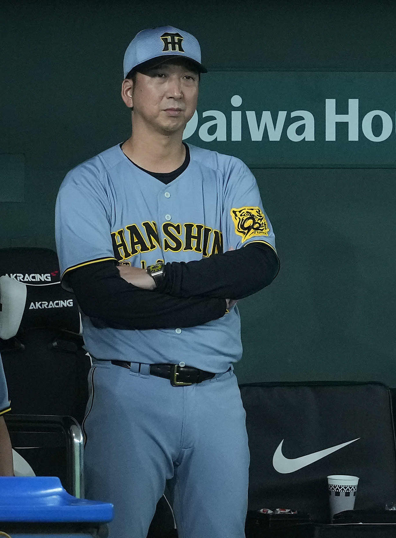 巨人対阪神　ベンチで戦況を見守る阪神藤川監督（撮影・たえ見朱実）