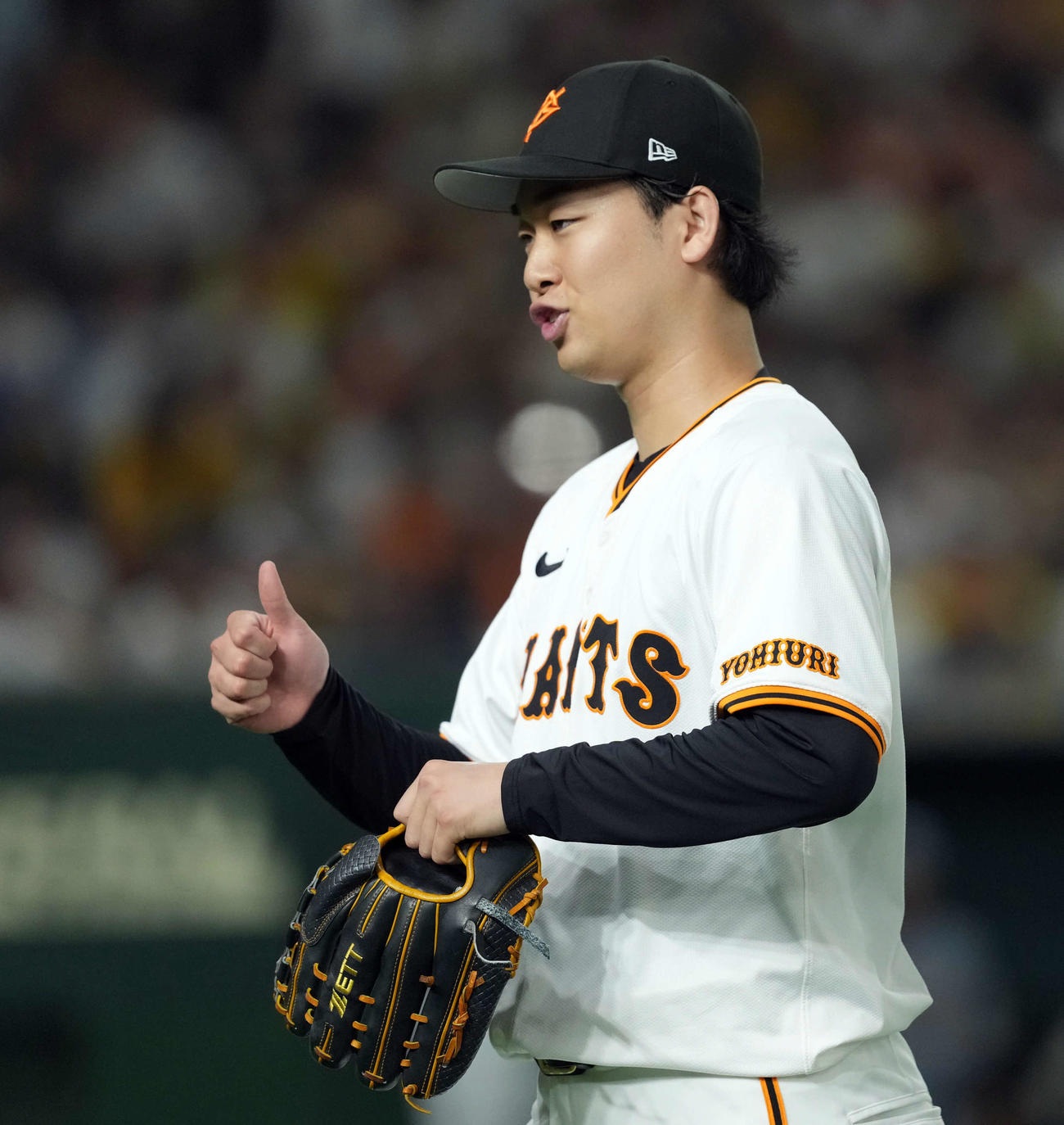 巨人対阪神　7回表、ピンチを脱しポーズを決める巨人山崎（撮影・たえ見朱実）