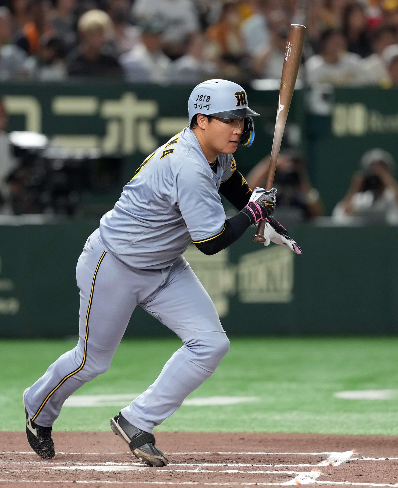 巨人対阪神　7回表阪神無死一塁、右前打を放った大山（撮影・たえ見朱実）