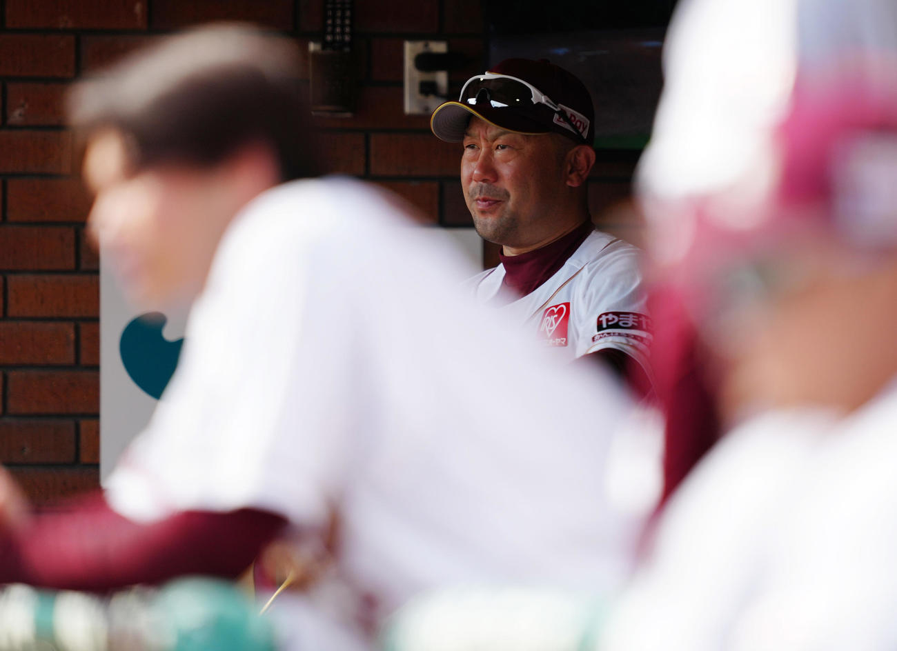 楽天対日本ハム　9回裏、険しい表情で試合を見る楽天三木監督（撮影・鈴木みどり）