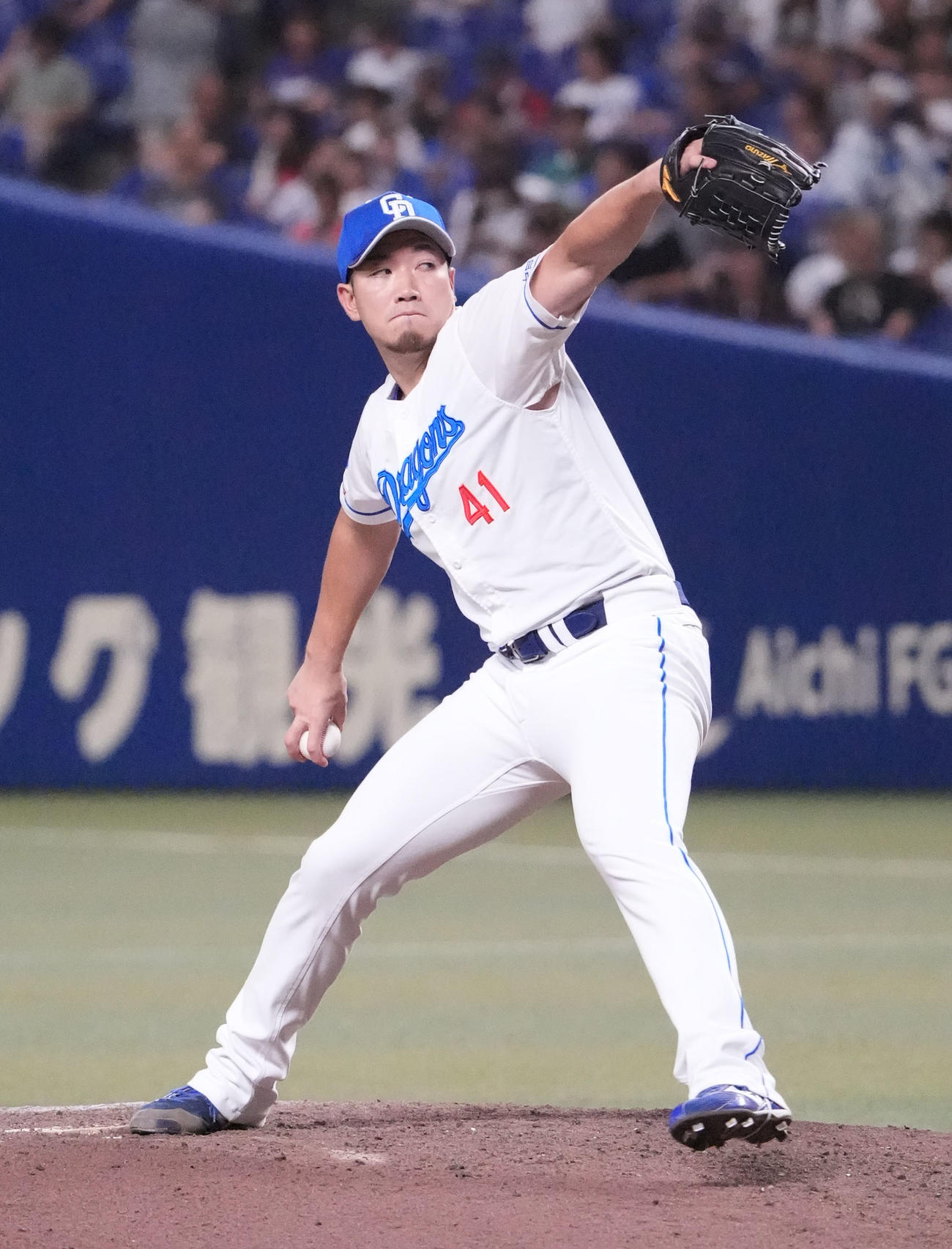 中日対DeNA 10回表、中日6番手で登板する勝野（撮影・森本幸一）
