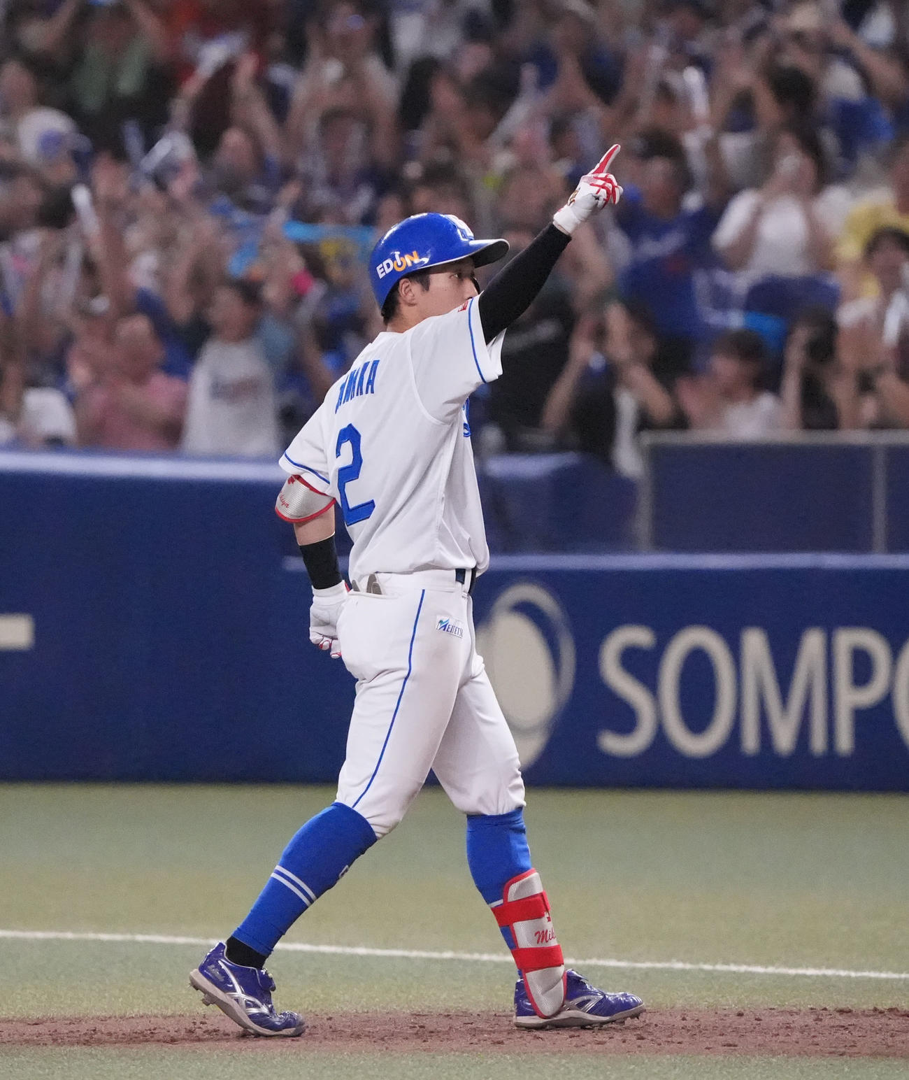 中日対DeNA 7回裏中日1死満塁、中前2点適時打を放ちベンチへ向かってアピールする田中（撮影・森本幸一）