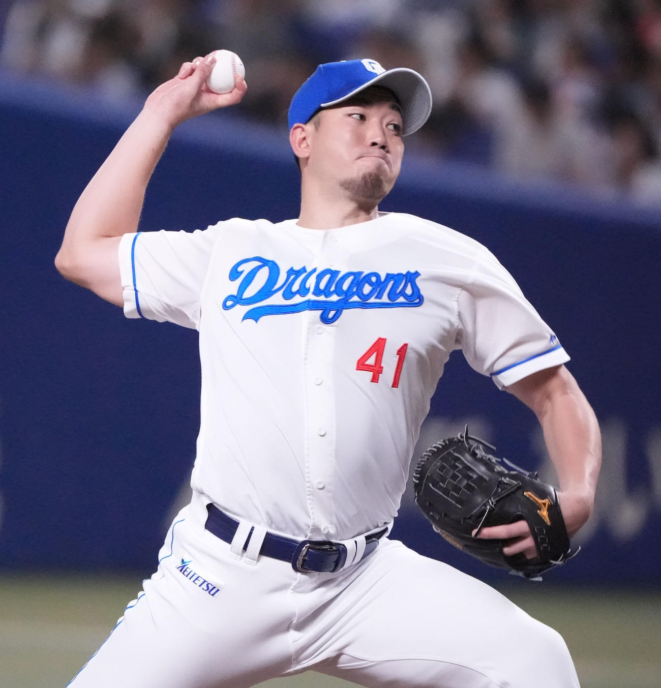 中日対DeNA 10回表、中日6番手で登板する勝野（撮影・森本幸一）
