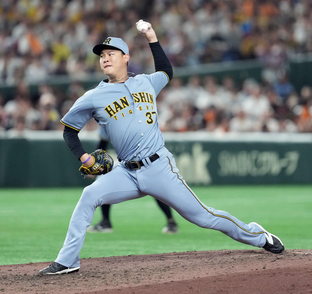 巨人対阪神　7回からマウンドに上がった阪神及川（撮影・たえ見朱実）