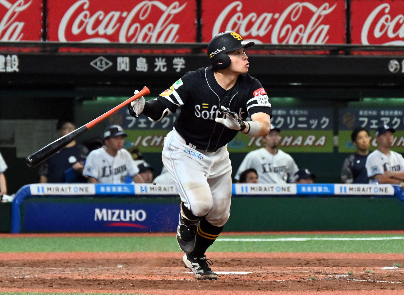 西武対ソフトバンク　4回表ソフトバンク無死、谷川原は右越えソロ本塁打を放つ（撮影・滝沢徹郎）