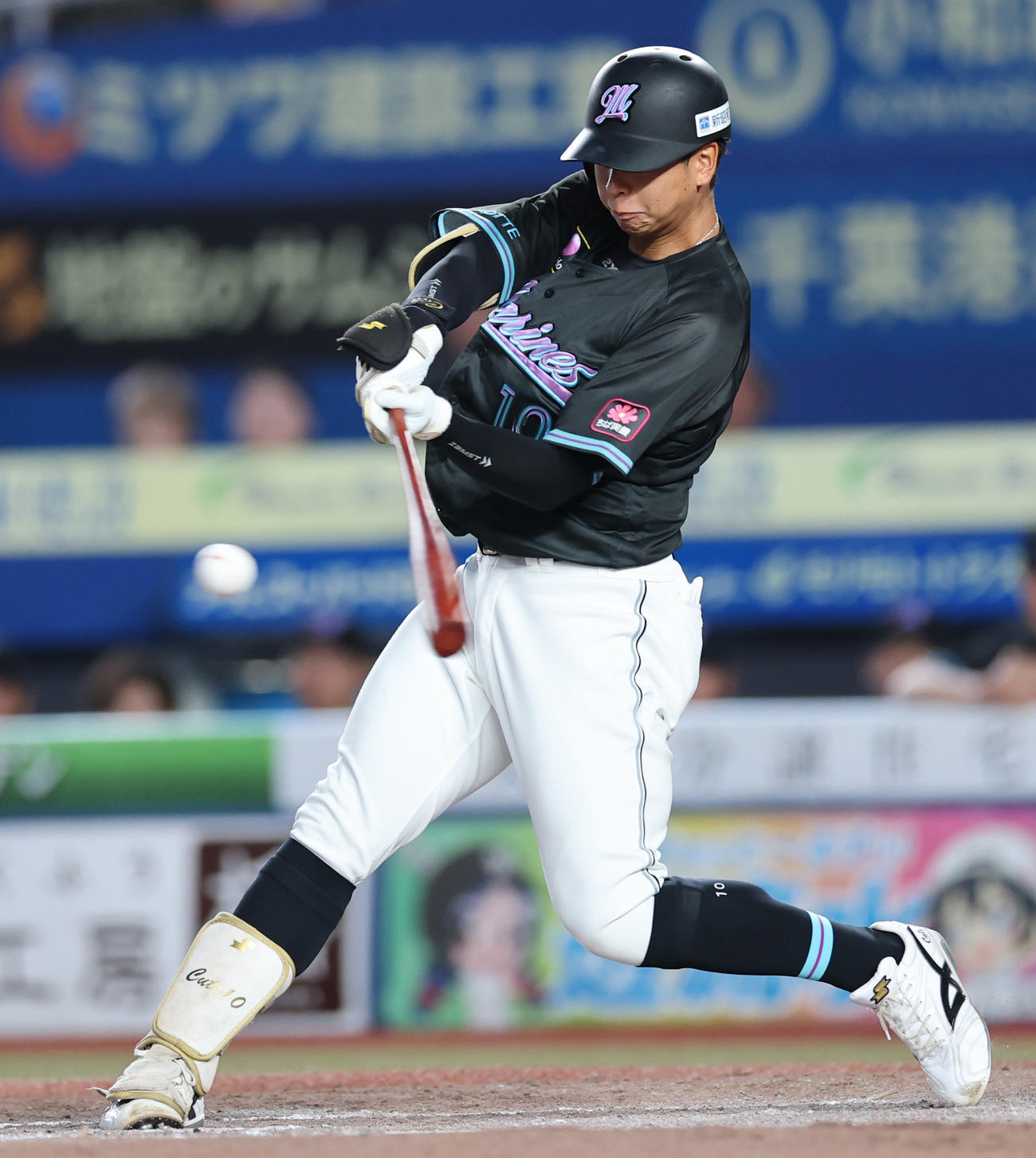 ロッテ対オリックス　3回裏ロッテ2死二塁、右前適時打を放つ上田（撮影・野上伸悟）