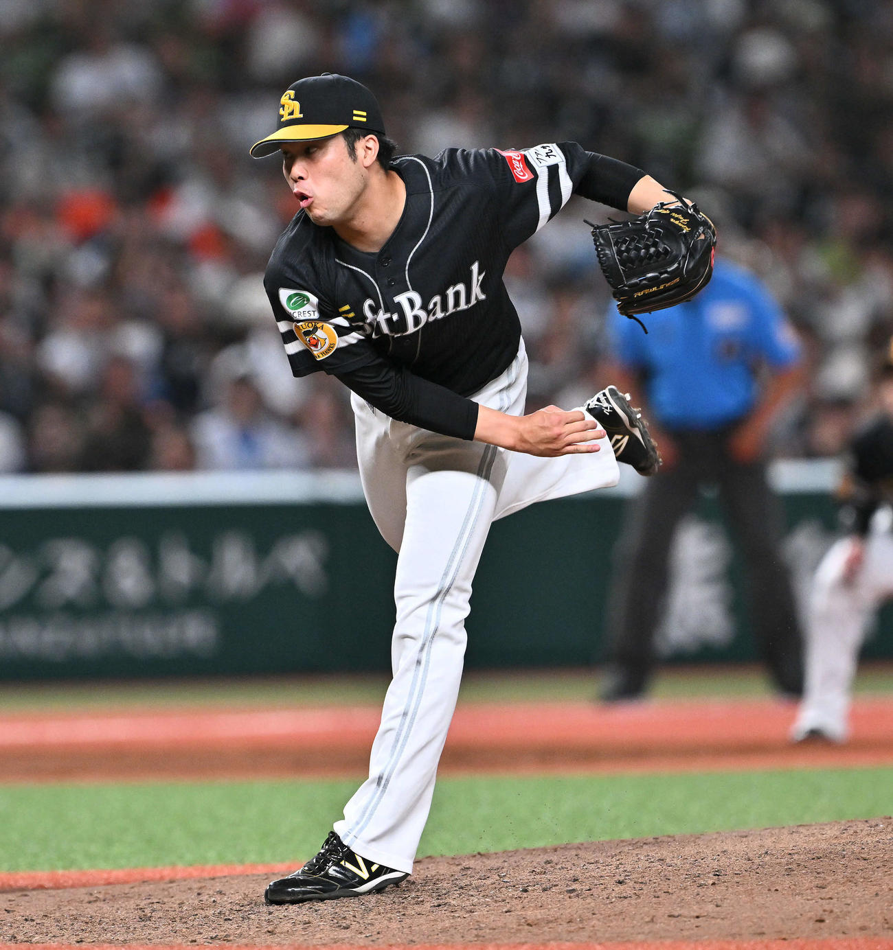 西武対ソフトバンク　7回裏、ソフトバンク6番手で登板する藤井（撮影・滝沢徹郎）