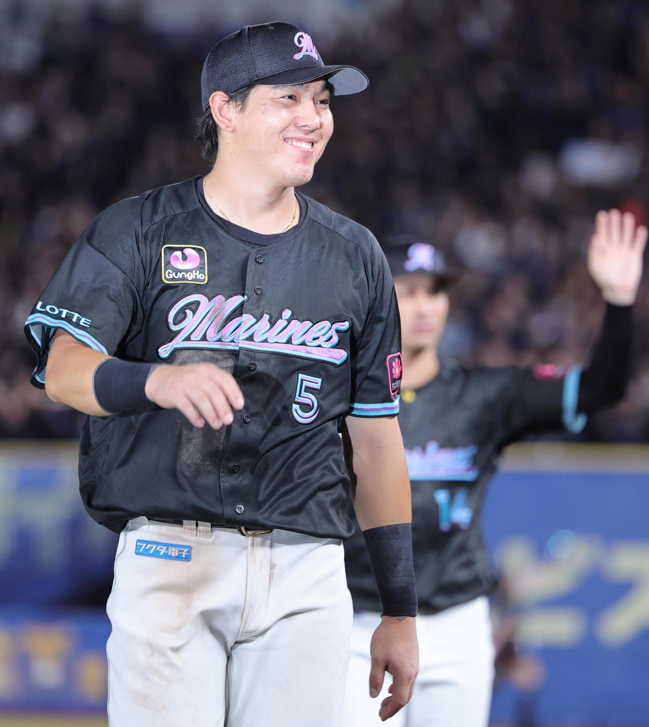 ロッテ対オリックス　勝利を喜ぶロッテ安田（撮影・野上伸悟）