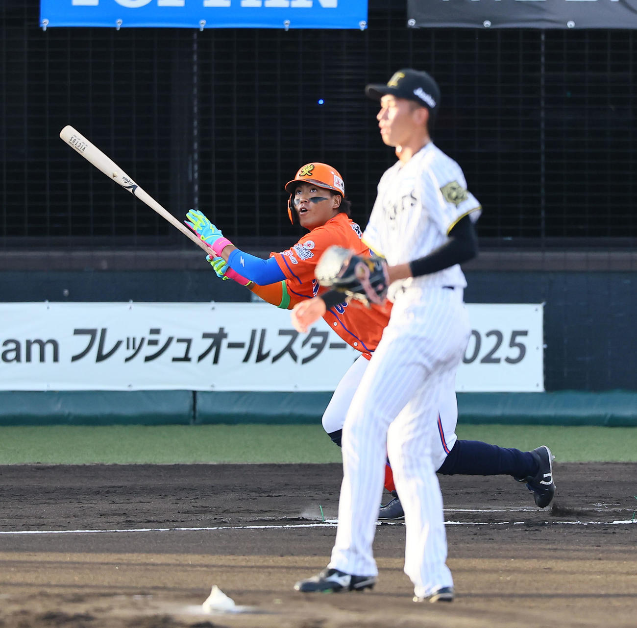 全ウ対全イ　1回表全イ1死一塁、知念は右越えに先制2点本塁打を放つ。投手今朝丸（撮影・藤尾明華）