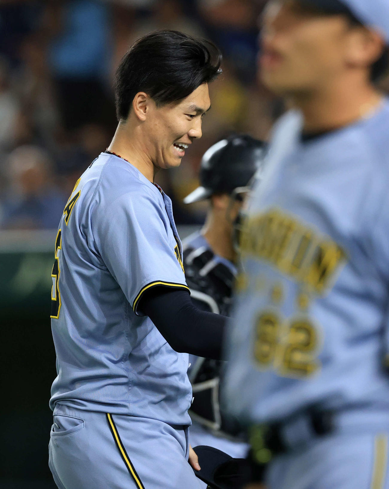巨人対阪神　6回裏巨人の攻撃を抑え笑顔の湯浅（撮影・浅見桂子）