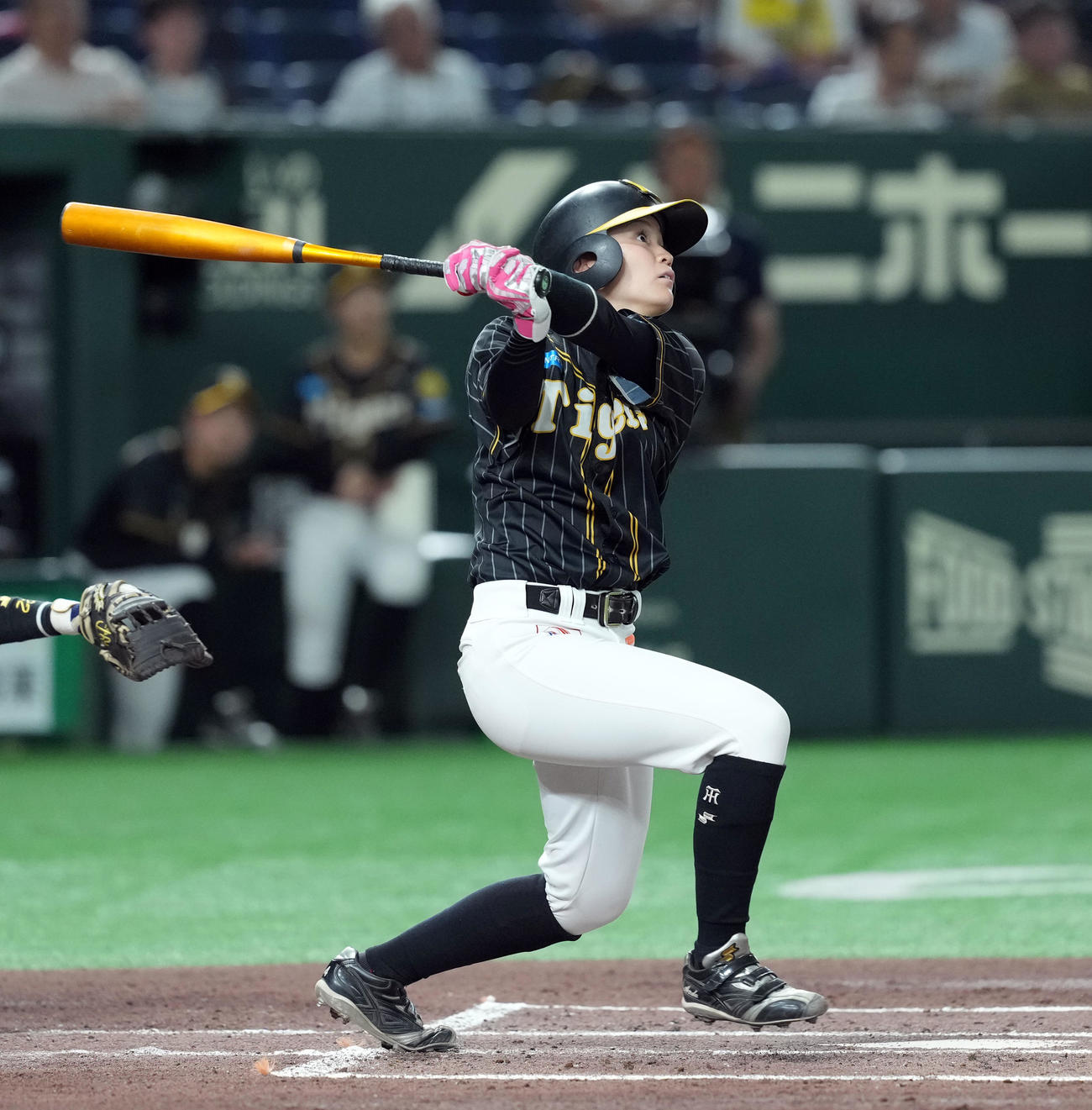 巨人対阪神　2回表阪神無死、右越えに先制ソロ本塁打を放つ安藤（2025年7月20日撮影）